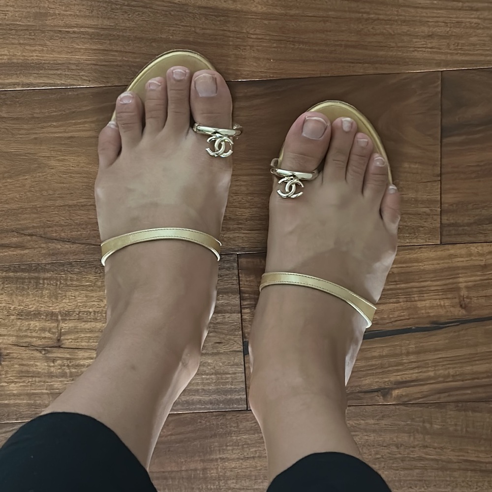 chanel toe ring cc charm strappy sandals 39